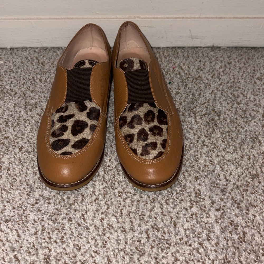 Gently used Monarco cow skin cheetah print and tan loafers.